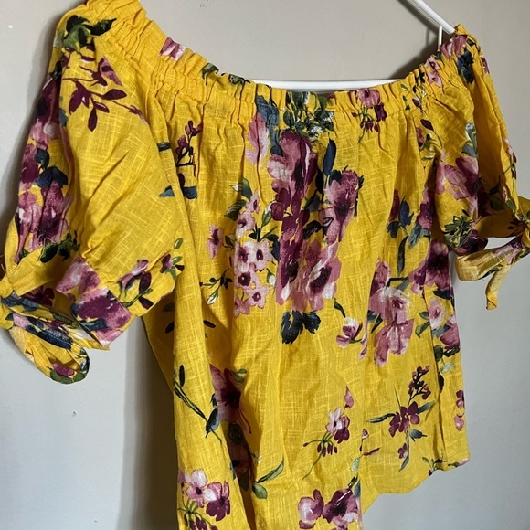 Forever 21 Women yellow off the should - Picture 2 of 3